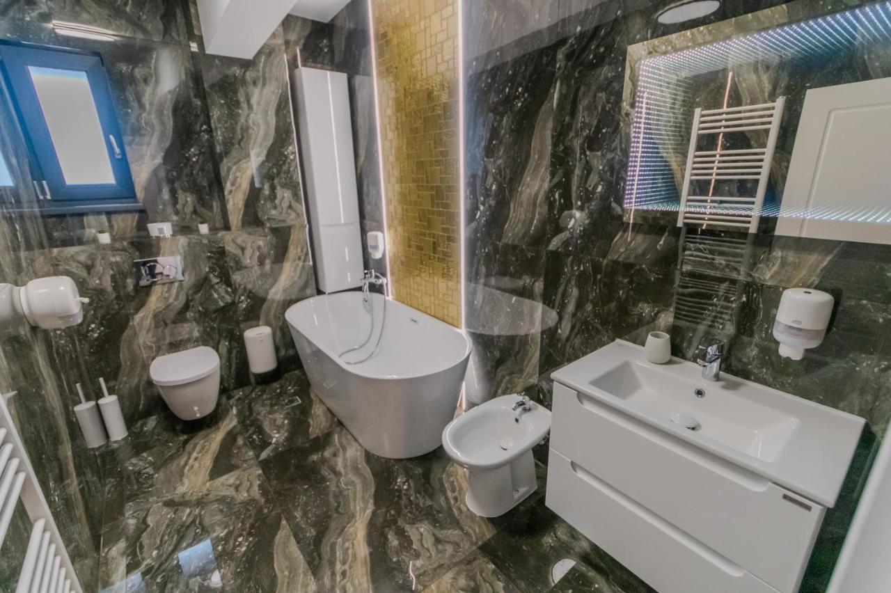Penthouse Luxury Fălticeni Esterno foto
